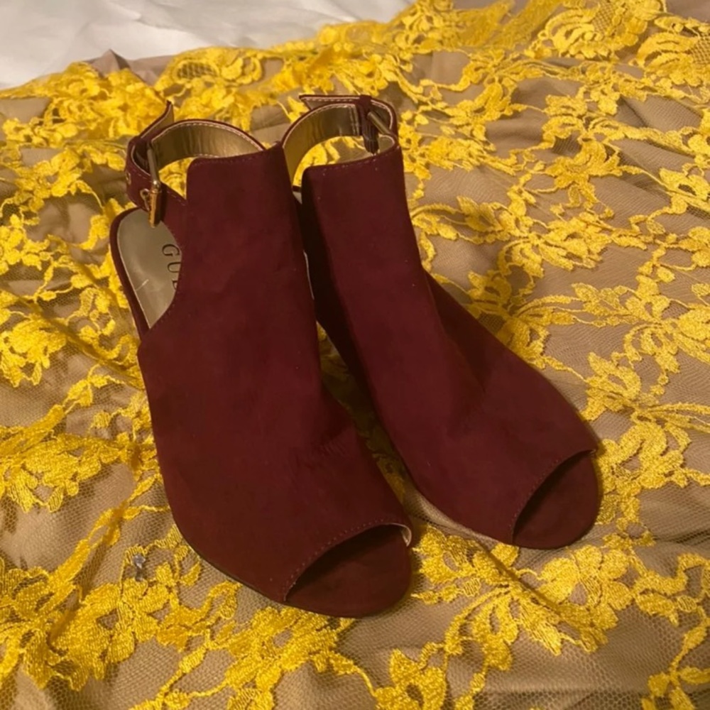 Burgundy heel 
Gorgeous suede wedge burgundy heels from Guess with box size 5.5